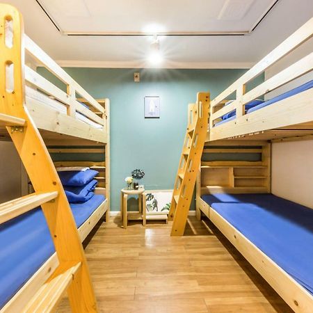 Sinchon Sisters Hostel Сеул Екстер'єр фото