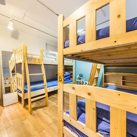 Sinchon Sisters Hostel Сеул Екстер'єр фото