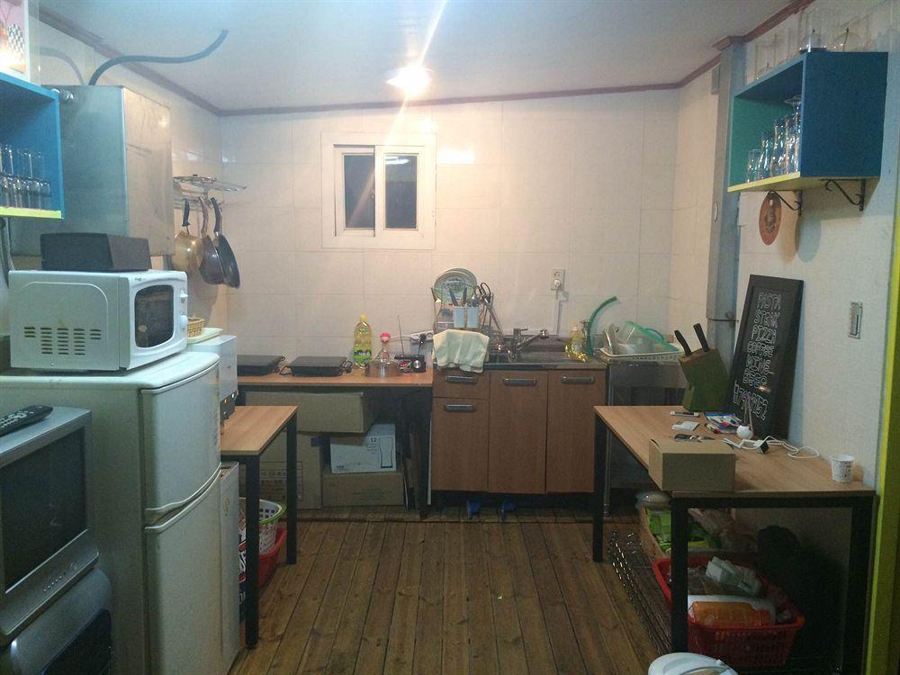 Sinchon Sisters Hostel Сеул Екстер'єр фото