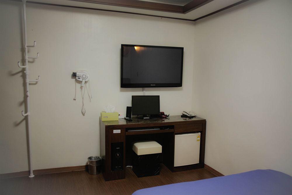 Sinchon Sisters Hostel Сеул Екстер'єр фото