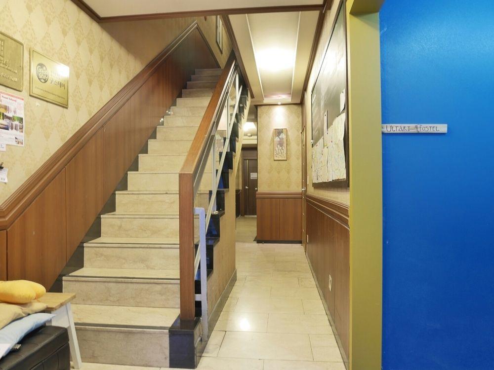 Sinchon Sisters Hostel Сеул Екстер'єр фото