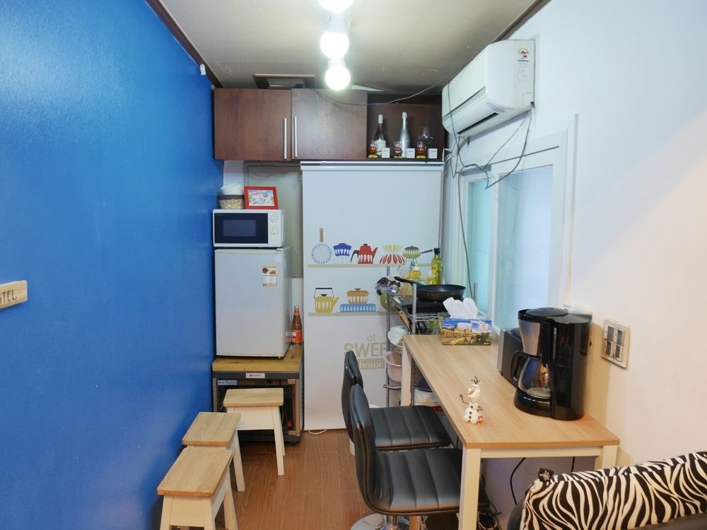 Sinchon Sisters Hostel Сеул Екстер'єр фото