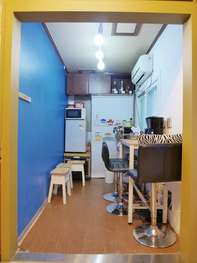 Sinchon Sisters Hostel Сеул Екстер'єр фото