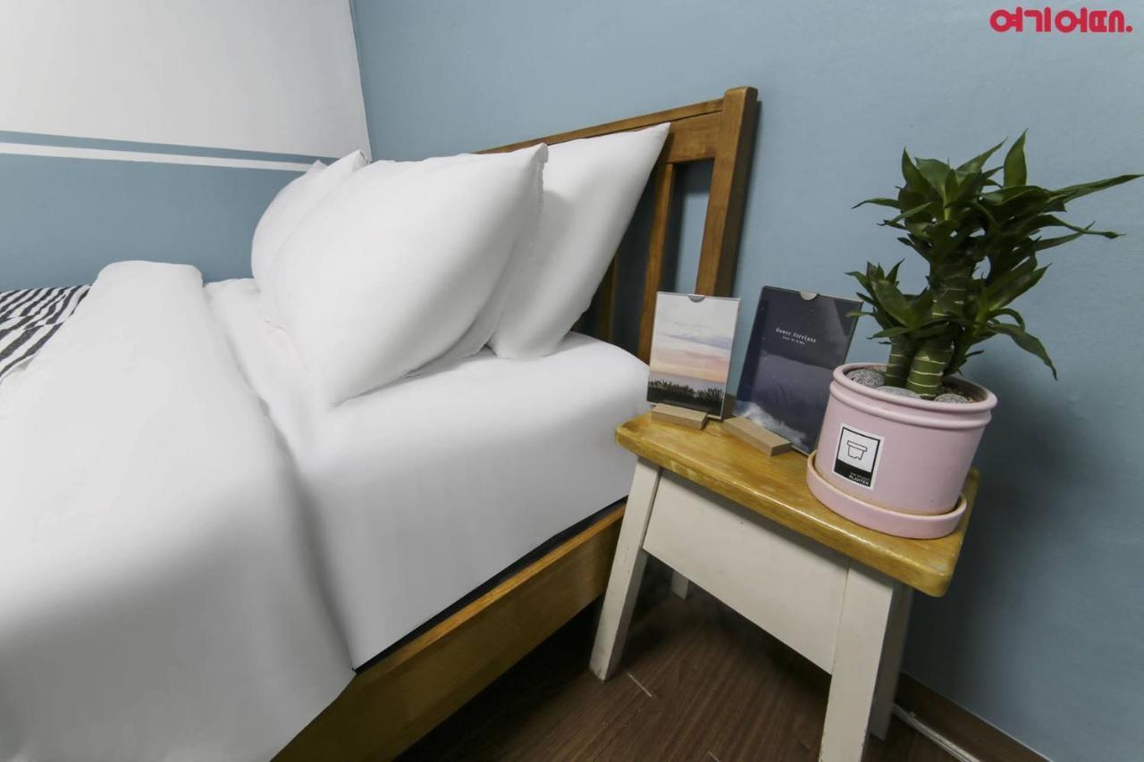 Sinchon Sisters Hostel Сеул Екстер'єр фото