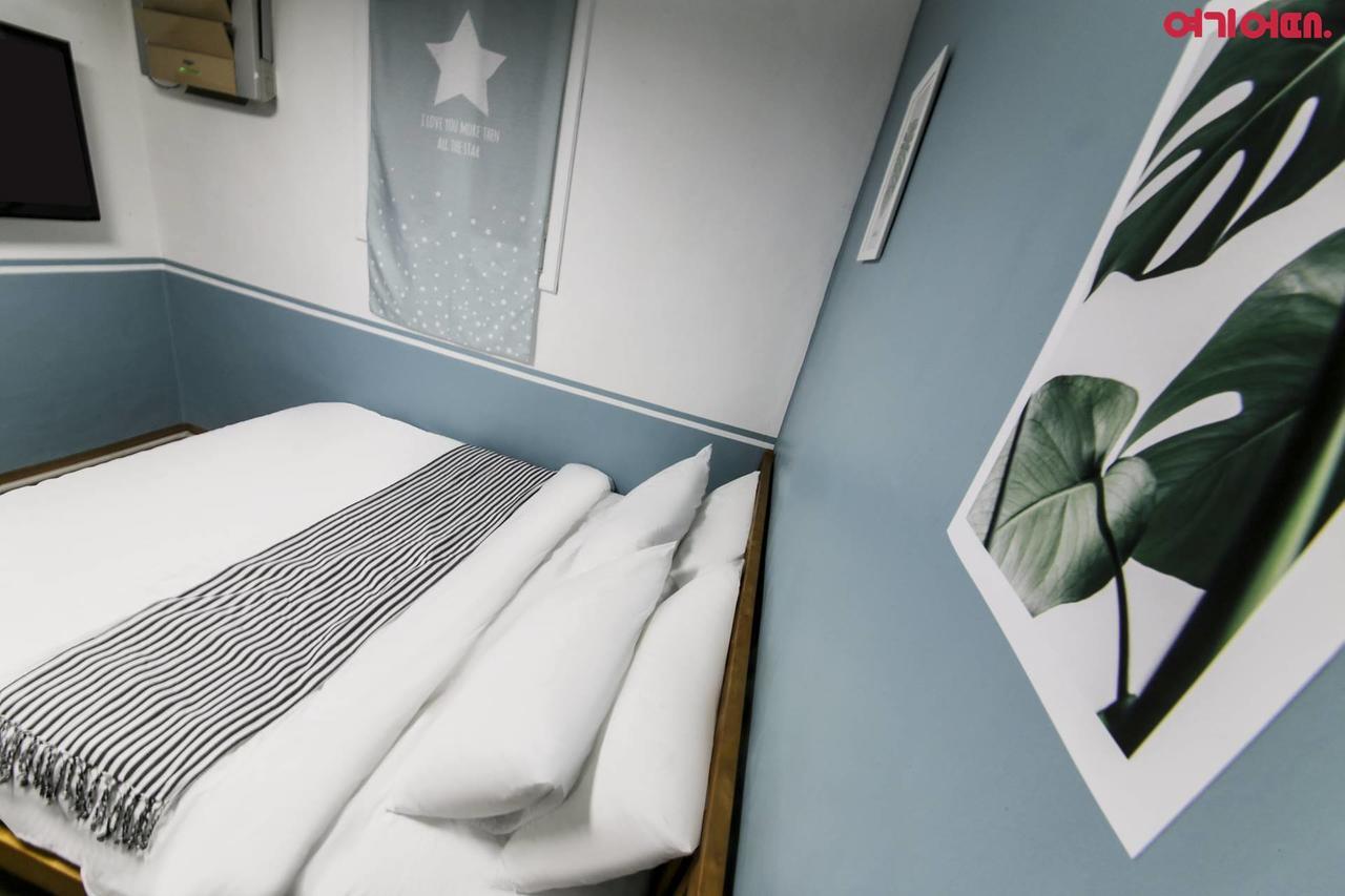 Sinchon Sisters Hostel Сеул Екстер'єр фото