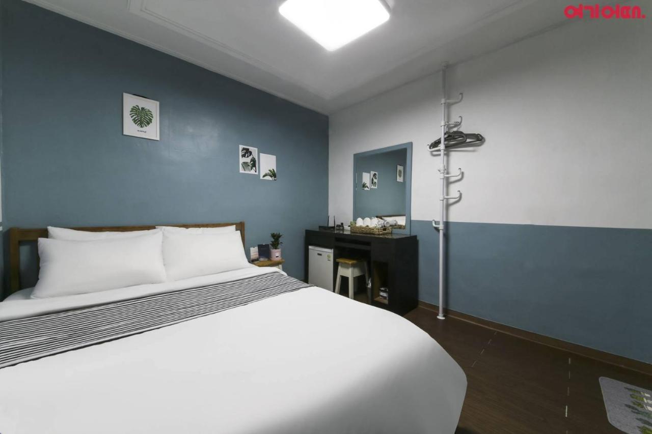 Sinchon Sisters Hostel Сеул Екстер'єр фото