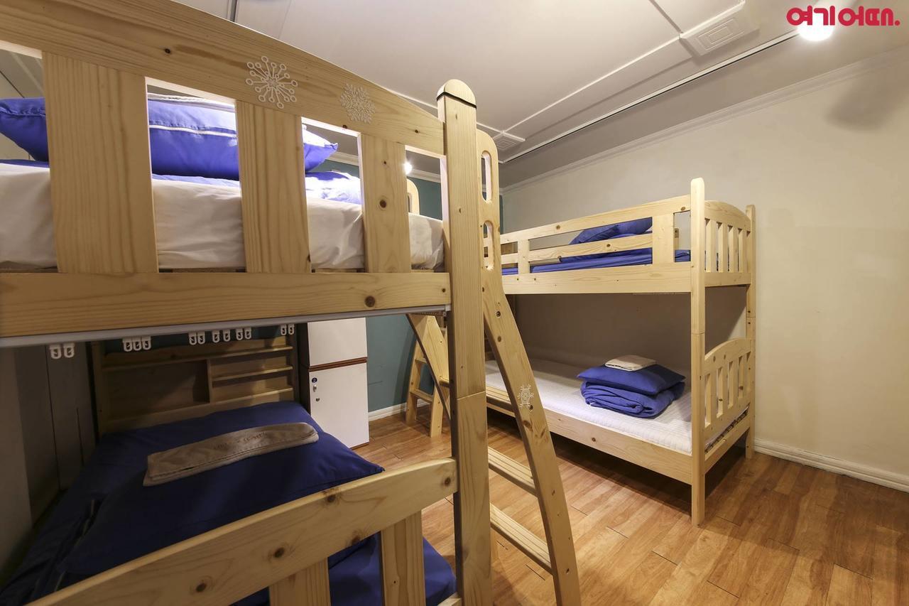 Sinchon Sisters Hostel Сеул Екстер'єр фото