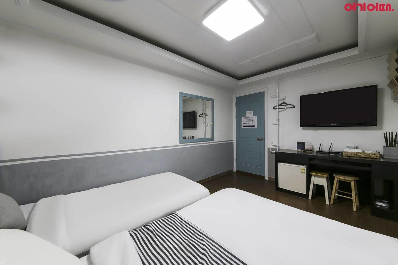 Sinchon Sisters Hostel Сеул Екстер'єр фото