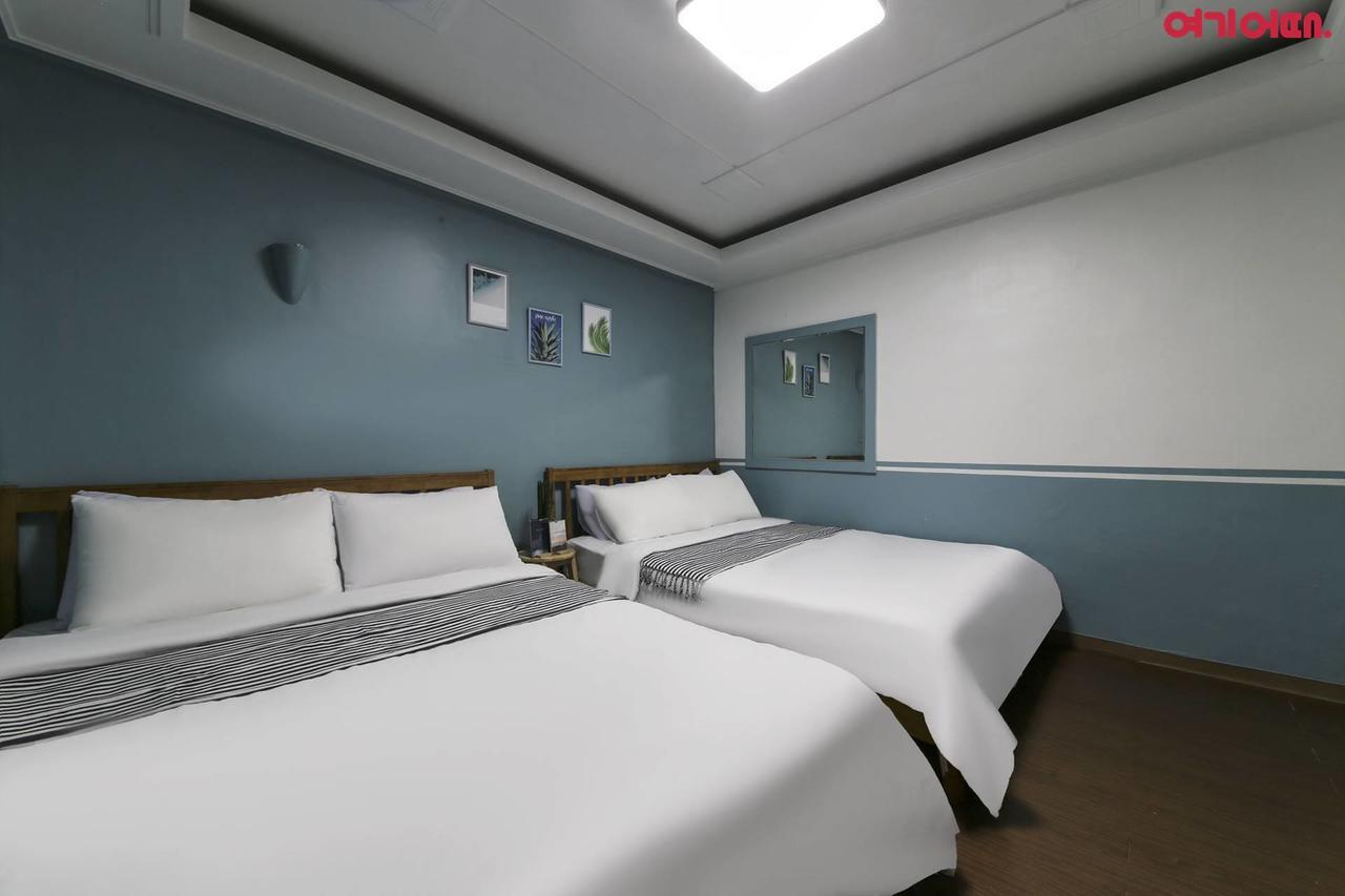 Sinchon Sisters Hostel Сеул Екстер'єр фото