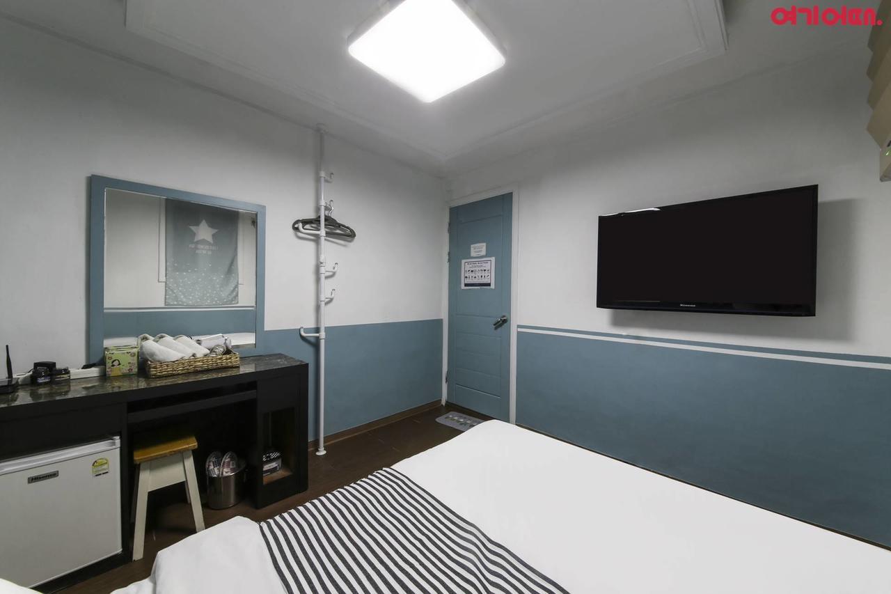 Sinchon Sisters Hostel Сеул Екстер'єр фото