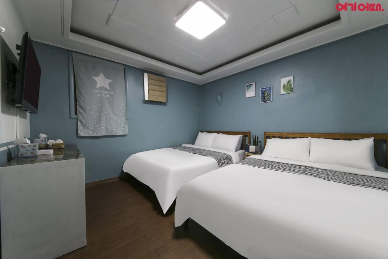 Sinchon Sisters Hostel Сеул Екстер'єр фото