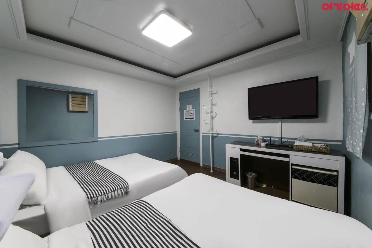 Sinchon Sisters Hostel Сеул Екстер'єр фото