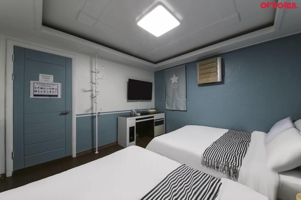 Sinchon Sisters Hostel Сеул Екстер'єр фото