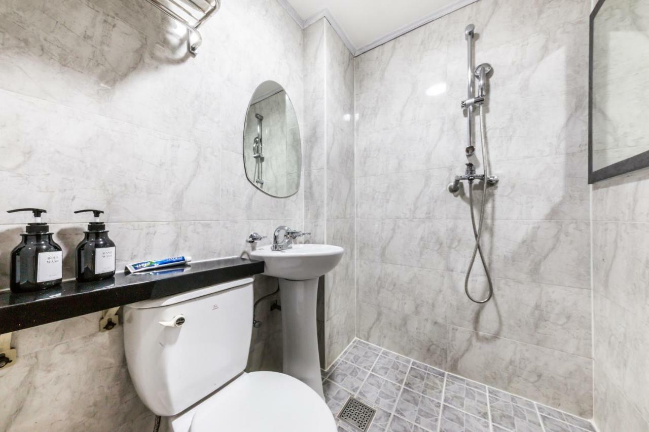 Sinchon Sisters Hostel Сеул Екстер'єр фото